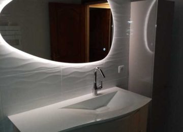 Salle de bain avec miroir Led