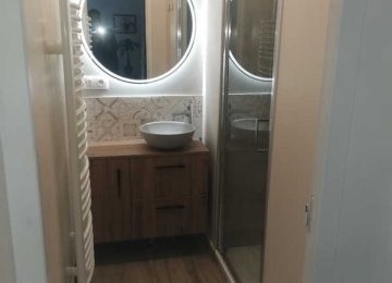 Petite salle de bain avec meuble et douche, Kantem